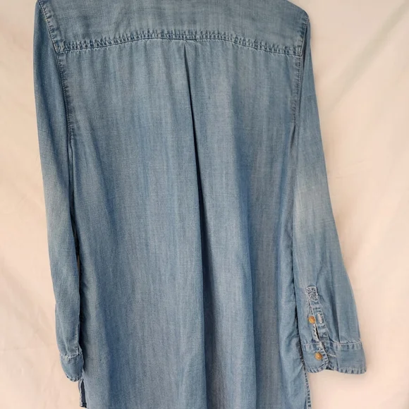 Chicos Denim Long sleeved shirt size 2 in Chicos which is about a large. - Picture 5 of 8